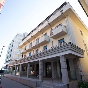 Bi Hotel